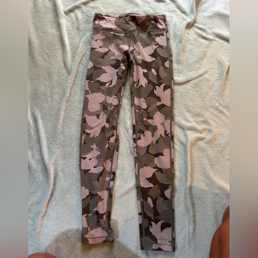 Kids Athleta 32in Camo Leggings; Size: XL/14